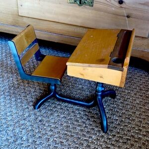 RETIRED American Girl Doll Molly’s Desk 18” doll real wood swivel chair